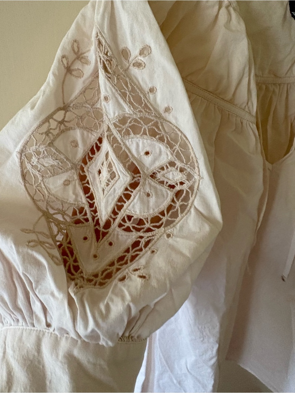 Old Navy White Peasant-Style Embroidered Sleeve Top - Picture 5 of 6